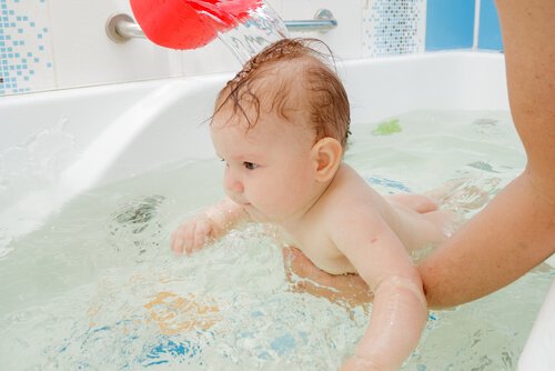 banyo yapan bebek