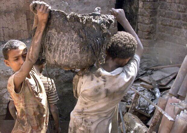 çalışmaya zorlanan çocuklar