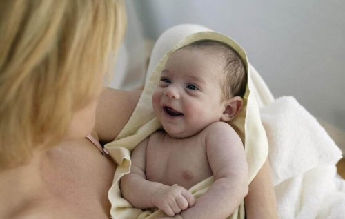 Bebeklerde göbek deliği temizliği nasıl yapılır?