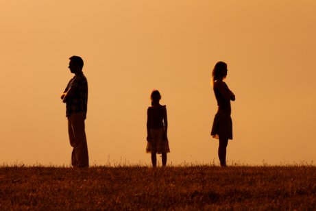 farklı yerlere bakan aile