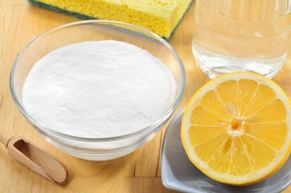 bir kase karbonat ve yarım limon