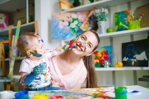 resim yapan eğlenen