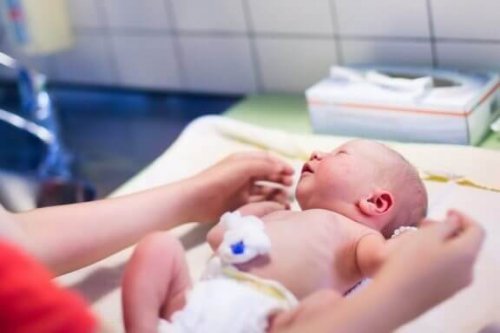 Bebeğinizin Göbek Bağı Çevresini Nasıl Temizlemelisiniz?