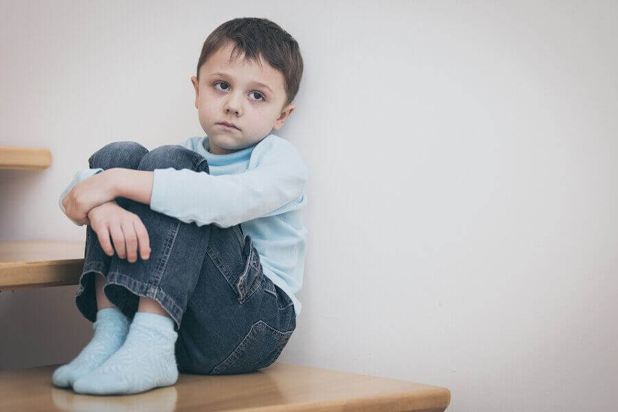 ilgi bekleyen çocuk