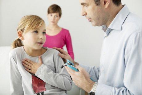 doktor ve astımlı çocuk