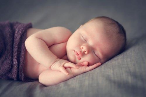 Bebeğinizin Gece Boyu Uyuması İçin 7 İpucu