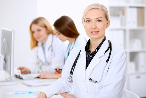 sarışın doktor