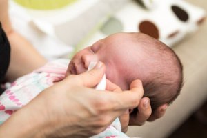 Bebeklerde Göz Nezlesi: Sebepleri, Belirtileri ve Tedavisi