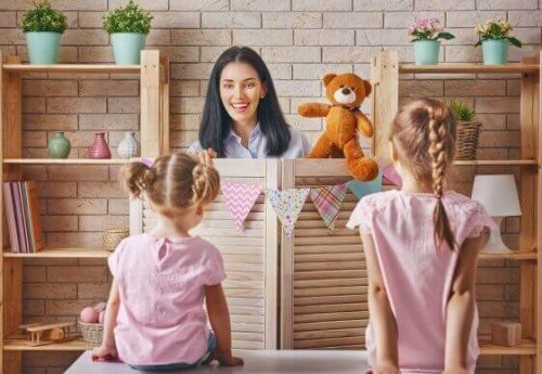 giyinme oyunu oynayan anne ve kızları