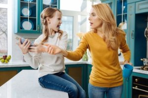 Anne ve Babalar Çocuklarının Sosyal Medya Hesaplarını Kontrol Edebilir Mi?