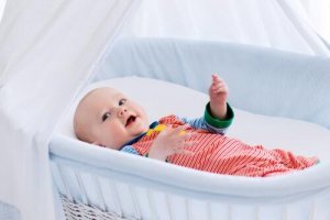 Yeni Doğan Bebeklere Normal Beşik mi Sepet Beşik mi?