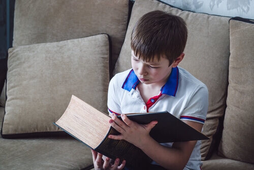Çocukların Kitap Okumaktan Nefret Etmesi İçin 9 Neden