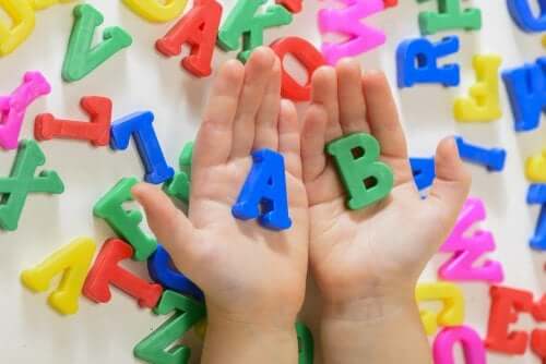 Çocuklarda Dil Edinimi ve Bunu Destekleyen 5 Davranış