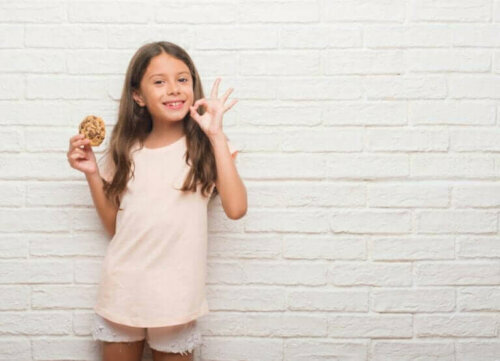 kurabiye yiyen kız