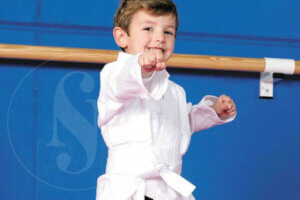 Karate yapan çocuk