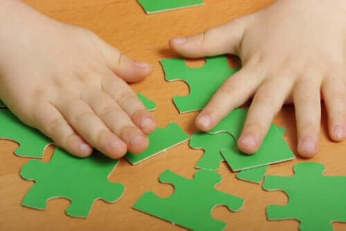 yeşil puzzle parçaları