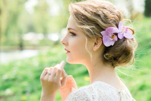 Gelin Başı Aksesuarı: Çiçekli Romantik Stiller