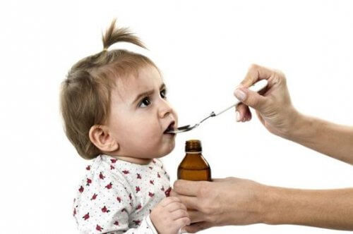 Şurup içen bebek