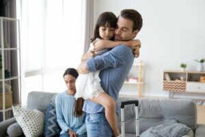 Ayrılmış anne ve baba ile kızları