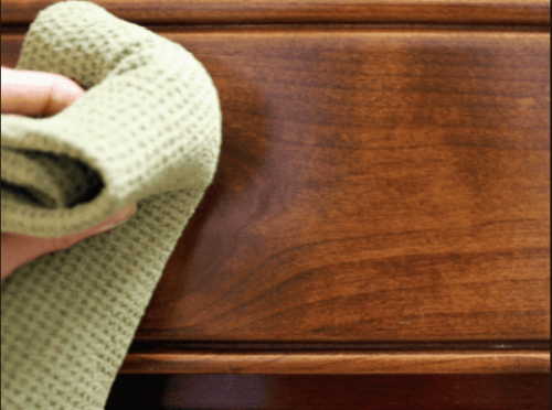 bez ahşap mobilya boya lekelerini çıkarmak