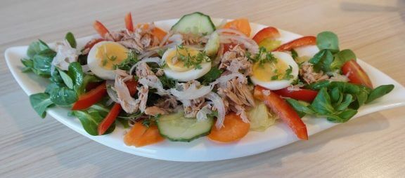 tonbalıklı yumurtalı salata