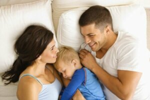 Çocuklar Ne Kadar Süre Ebeveynlerinin Odasında Uyumalı?