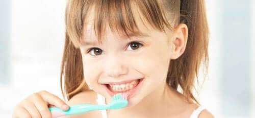 Çocuklar Dişlerini Ne Zaman Fırçalamaya Başlamalı?
