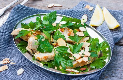 ıspanaklı tavuklu salata