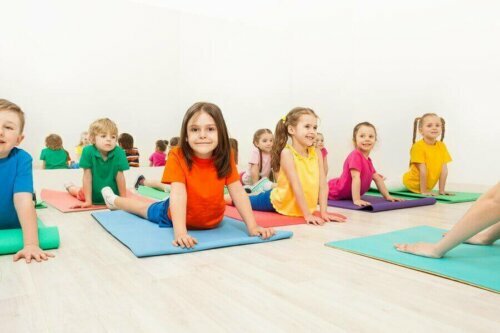 Çocuklar İçin Eğlenceli ve Basit 5 Yoga Duruşu