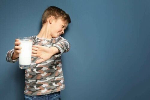 süt içmek istemeyen çocuk