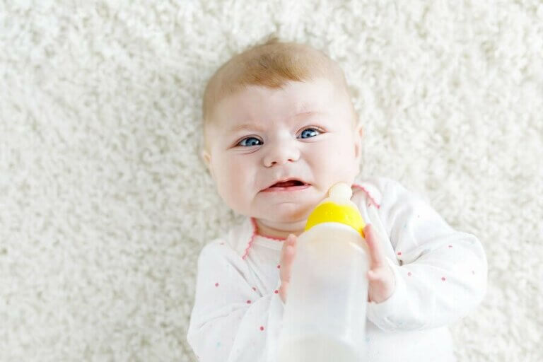 Bebek Biberonla Beslenmek İstemezse Ne Yapmalı?