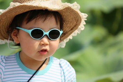 Çocuklar için Güneş Gözlüğü Seçimi: Bilmeniz Gerekenler
