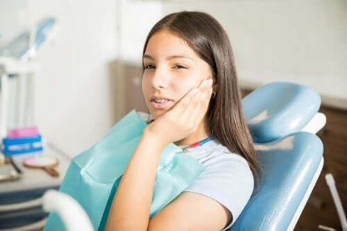 Ergenlikte Diş Gıcırdatma:  Semptomları, Sebepleri ve Tedavisi