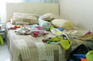 dağınık bir yatak