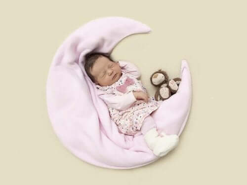 Bebeğimin kulaklarının enfeksiyon kaptığını nasıl anlarım?