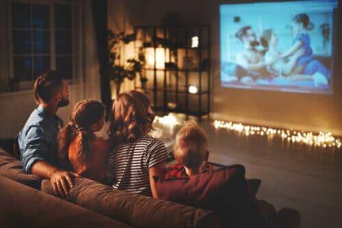 çocuğunuzun evde eğlenmesi için sinema