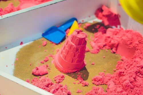 Şekillendirilebilir kum ile yapılmış kale