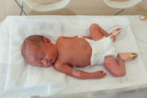 Küvezde prematüre bebek