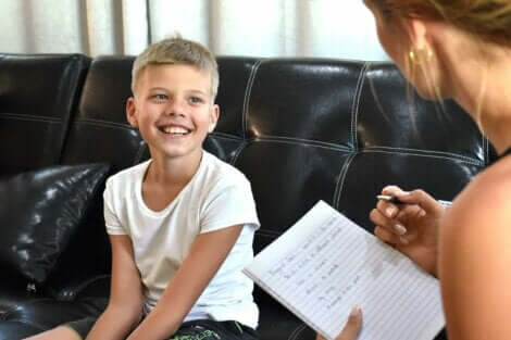 duygusal terapi gören çocuk