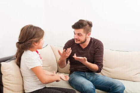 sınırsız toplumsal katılım bozukluğu yaşayan kız