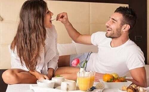 aşeren karısını yediren eş