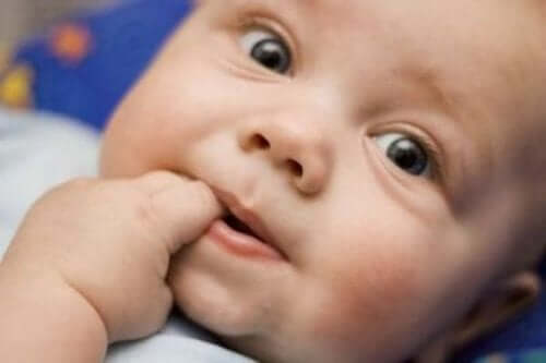 bebek diş çıkarıyor
