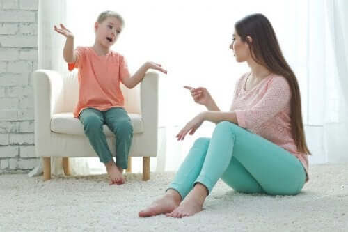 çocuğunu disipline eden anne