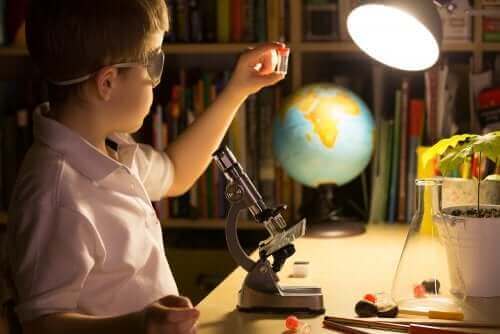 çocuk mikroskop