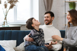 dilsel ifade oyunu oynayan bir aile