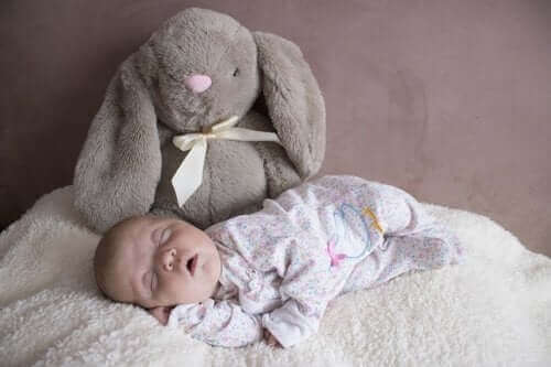 Bebekler İlk Üç Aylık Süreçte Nasıl Uyur?