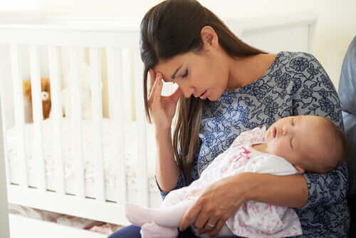 yorgun anne bebek