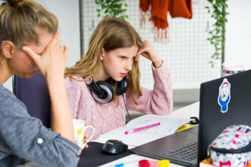 ders çalışan çocuk