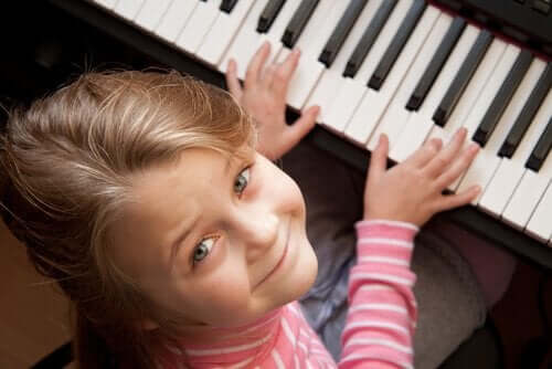 piyano çalan kız