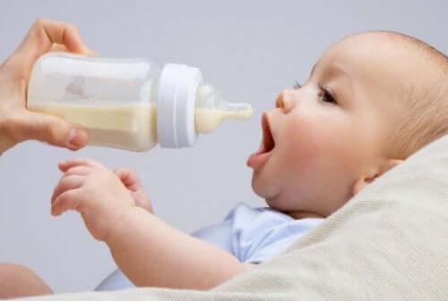 Anne Sütü İle Bebek Formülü Karıştırılabilir Mi?
